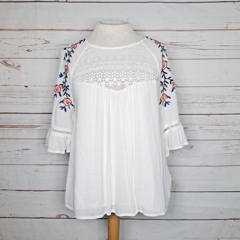Paper Crane White Crochet Floral Embroidered Boho Flowy Top Medium